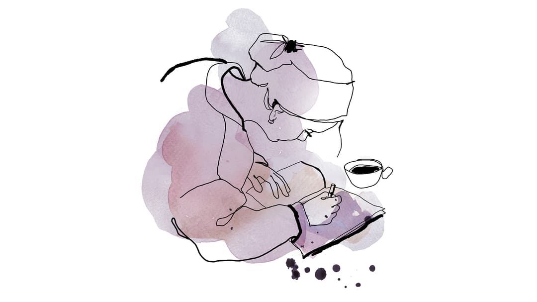Illustration med akvarellbakgrund av en sittande person som skriver i ett anteckningsblock. En kaffekopp står bredvid.