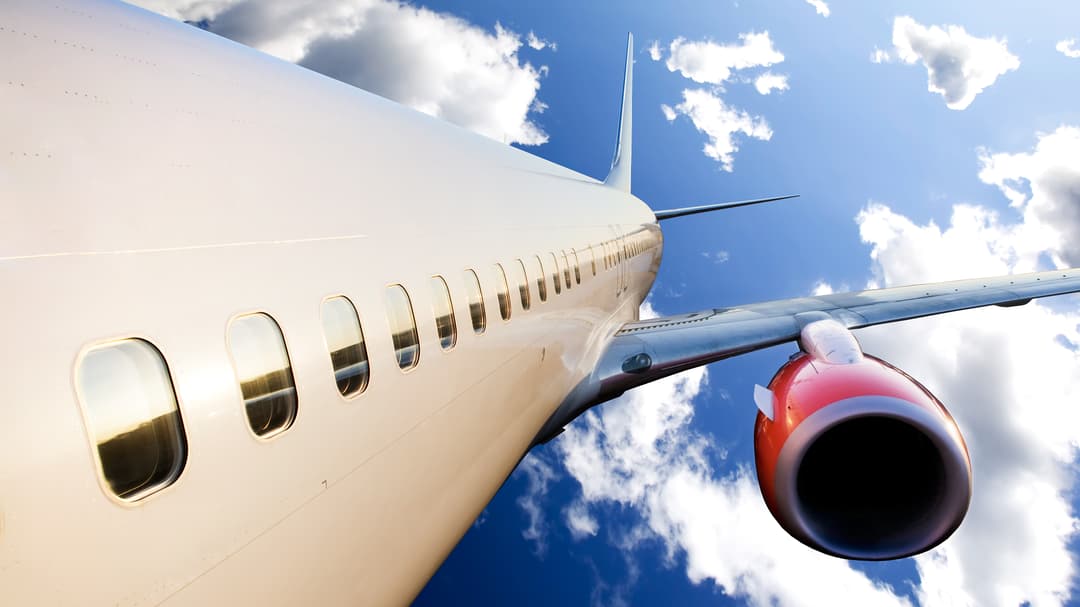 321707-airplane-in-flight.jpg