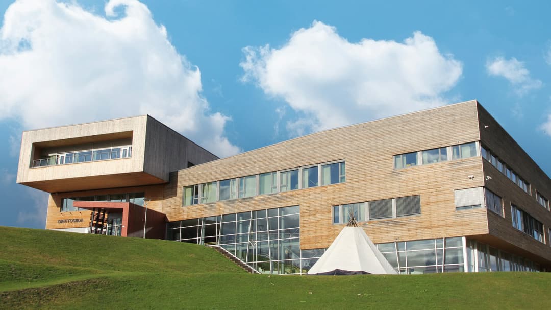 Träbyggnad i modern arkitektur