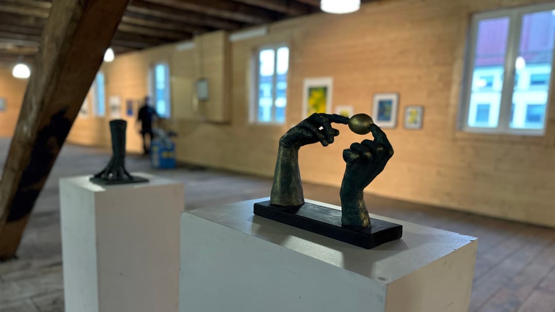Skulptur av två händer