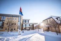 Campus Östersund med samiska flaggan 