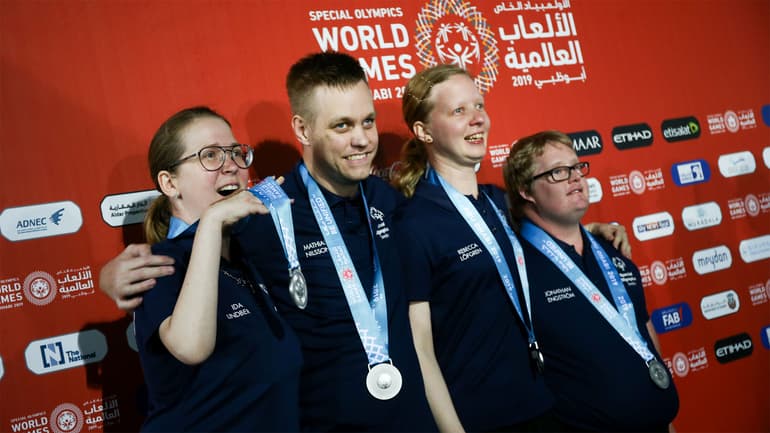 Ida Lindberg, Mattias Nilsson, Rebecca Löfgren och Jonathan Engström efter lagsilver i bowling.