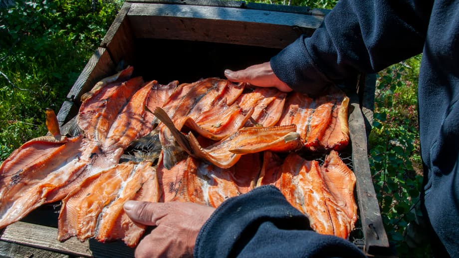 Nyrökt fisk.
