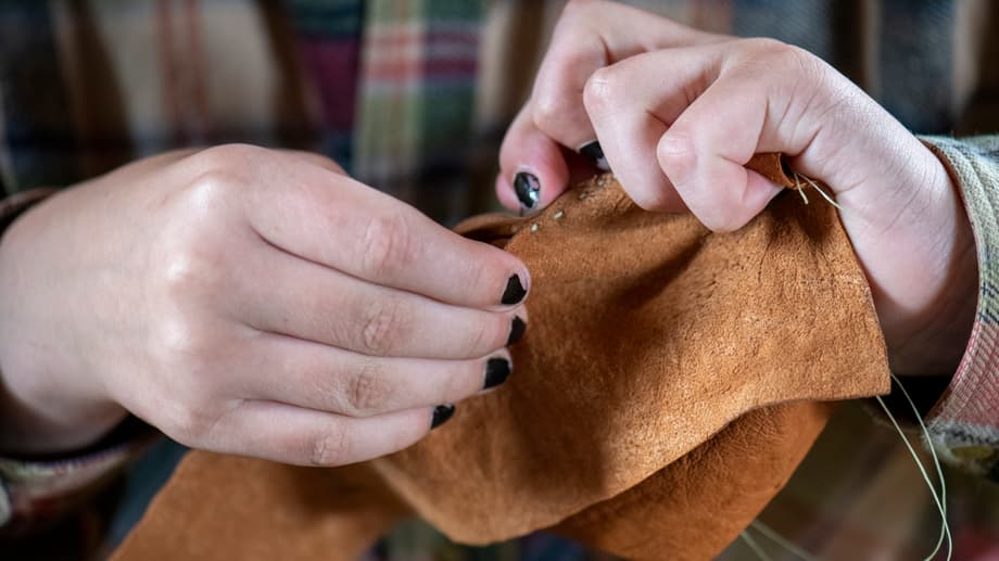 Traditionell sömnad i renskinn