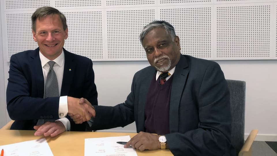 Anders Fällström och Professor Atiqul Islam