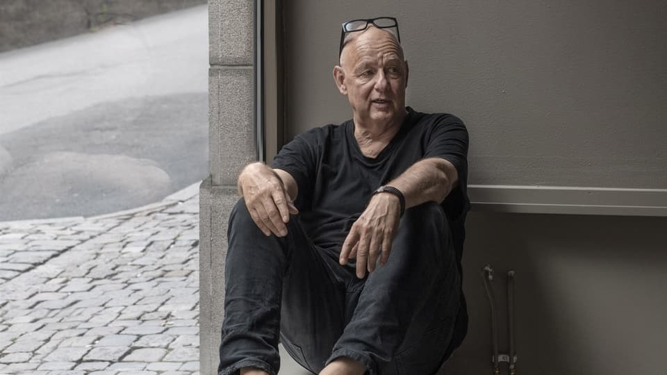 Gert  Wingårdh, svensk arkitekt. Hans arbeten sträcker sig från butiksinredningar till fabrikskomplex