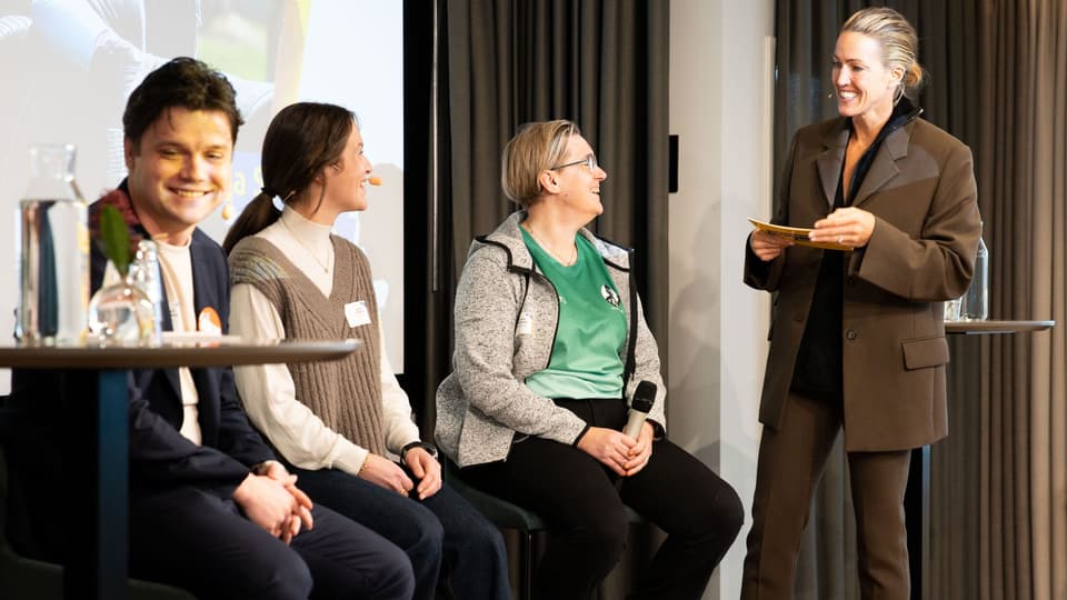 Paneldiskussion med deltagare och moderator