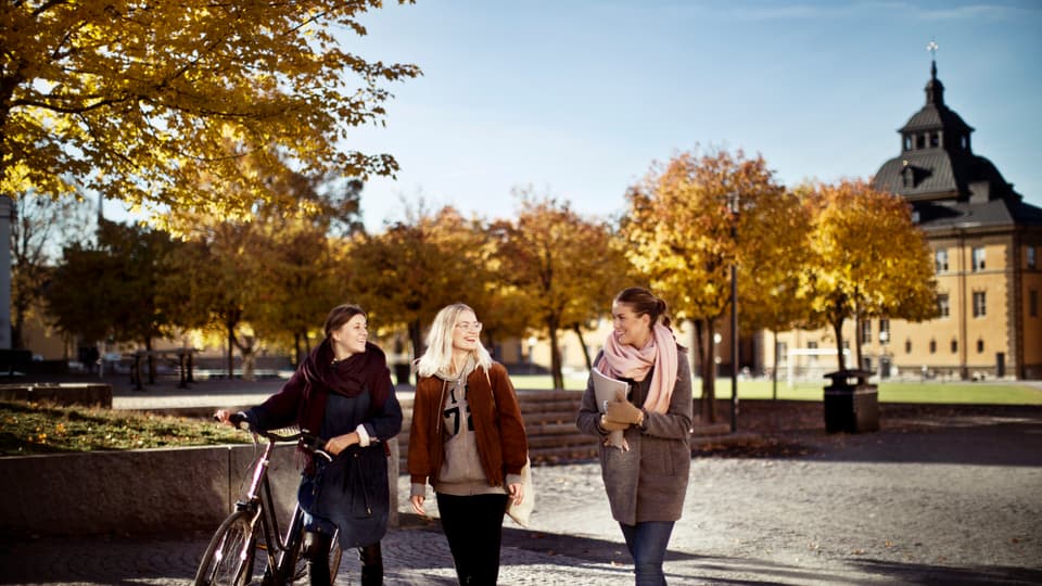 Studenter på campus