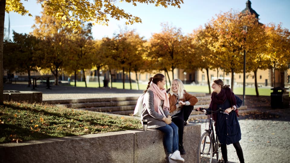 Studenter på campus