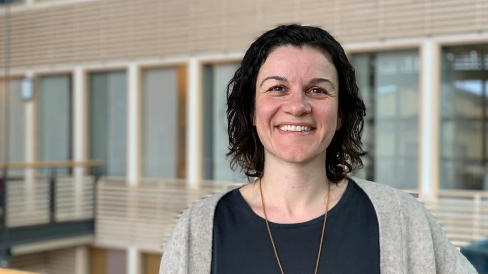 Portrait of a smiling woman.