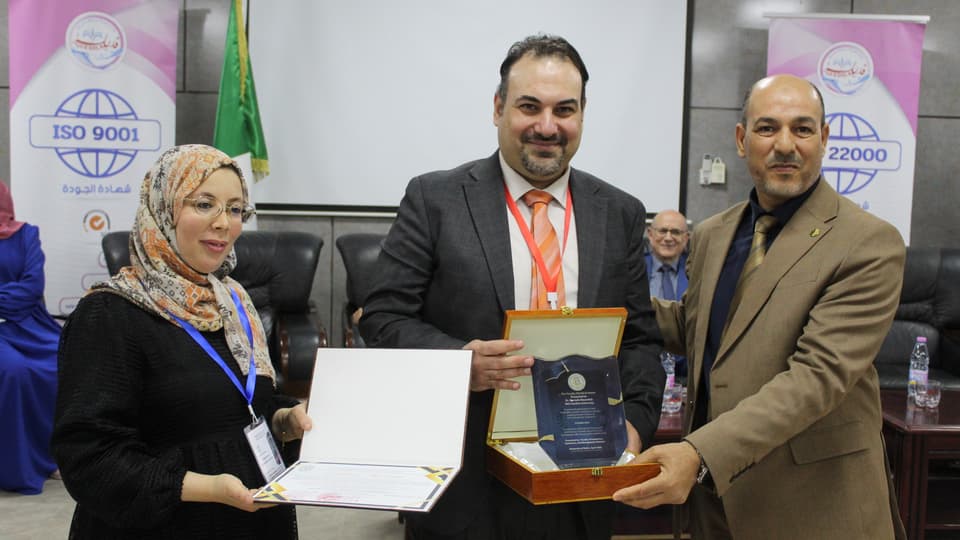 Mustafa Nourallah besöker konferensen Artificial Intelligence in Business Administration i Algeriet