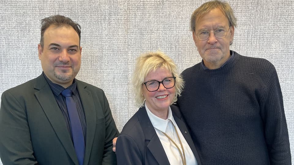 CER får finansiellt stöd av Nordeas Norrlandsstiftelse. På bilden syns CERs forskare Mustafa Nourallah och Peter Öhman samt ordförande för Nordeas Norrlandsfond Carina Bergqvist Palm 