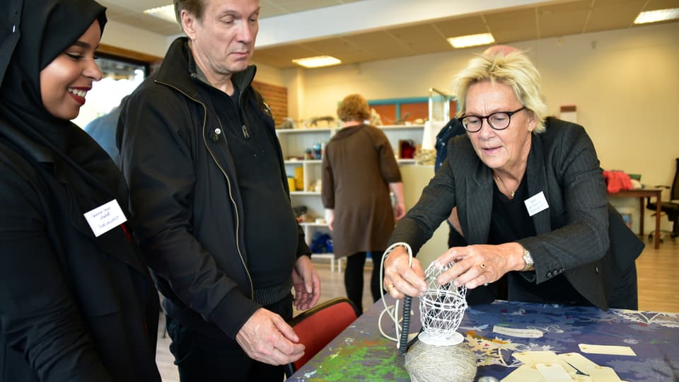 PRØVEKANINER: ReSnNS-prosjektets deltagere fikk prøve arbeidsmåten da de var på besøk hos ReOdor tidligere i høst.