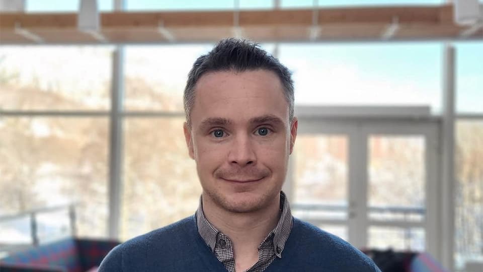 Porträttbild av Thomas Karv, lektor i statsvetenskap på Mittuniversitetet
